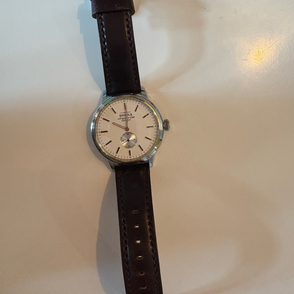 Shinola Runwell Argonite 1069 Watch | Leather Strap | Classic Silver Dial